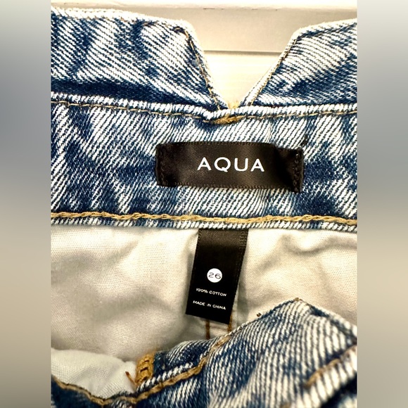 NWOT Acid Wash Yoke Detail Denim Skirt - 100% Exclusive size 26 - Picture 3 of 4